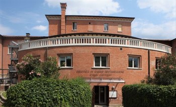 Facciata esterna dell'edificio e ingresso della Biblioteca di Scienze dell'Educazione