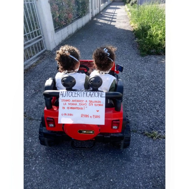 Bambini in auto con autocertificazione