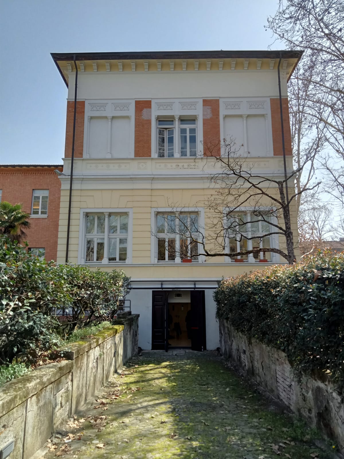 Laboratorio di Letteratura per l'infanzia: facciata esterna e ingresso